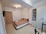 La 2 minute de mare, doua camere decomandate. 