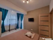 La 2 minute de mare, doua camere decomandate. 