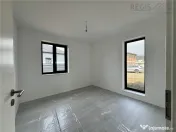 Casa noua de | 3 dormitoare | curte | parter 