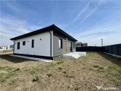 Casa noua de | 3 dormitoare | curte | parter 