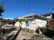 Teren intravilan 1010 mp cu casa batraneasca, magazie, beci, 