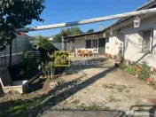 Teren intravilan 1010 mp cu casa batraneasca, magazie, beci, 