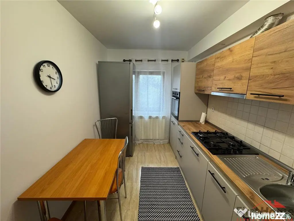 Ap 3 camere, renovat, etaj 3, str. Longinescu - Liceul Econo - Focsani (Vrancea)