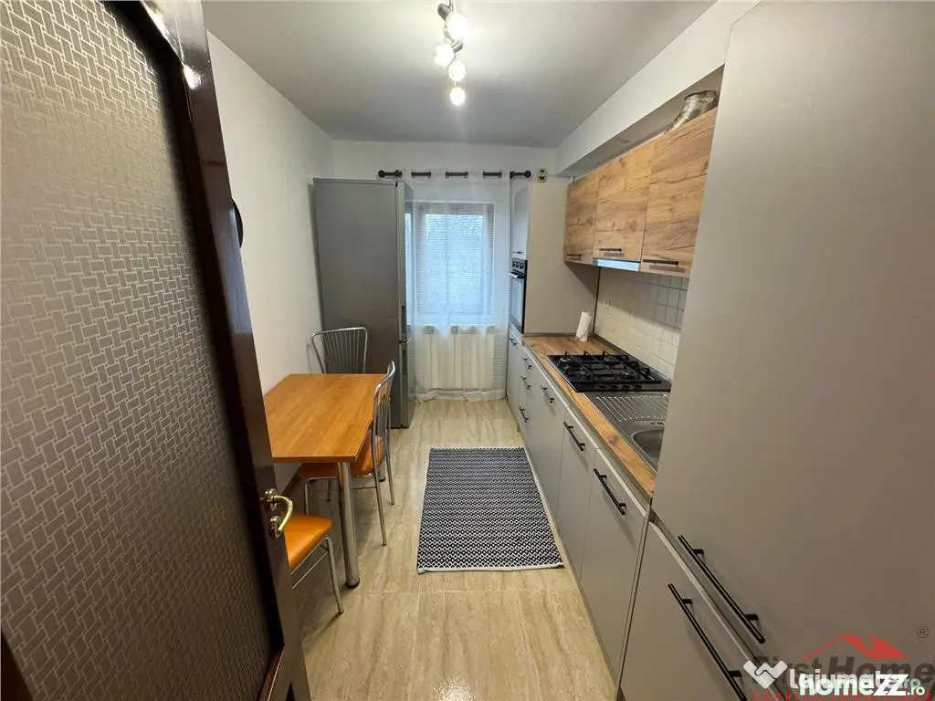 Ap 3 camere, renovat, etaj 3, str. Longinescu - Liceul Econo - Focsani (Vrancea)