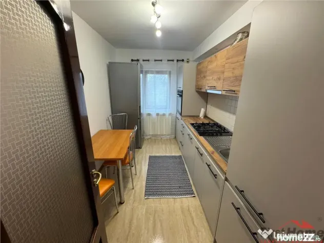 Ap 3 camere, renovat, etaj 3, str. Longinescu - Liceul Econo - Focsani (Vrancea)