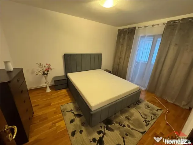 Ap 3 camere, renovat, etaj 3, str. Longinescu - Liceul Econo - Focsani (Vrancea)