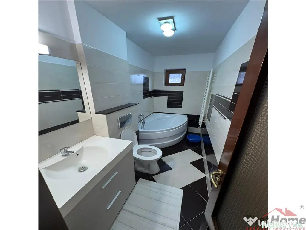 Ap 3 camere, renovat, etaj 3, str. Longinescu - Liceul Econo - Focsani (Vrancea)