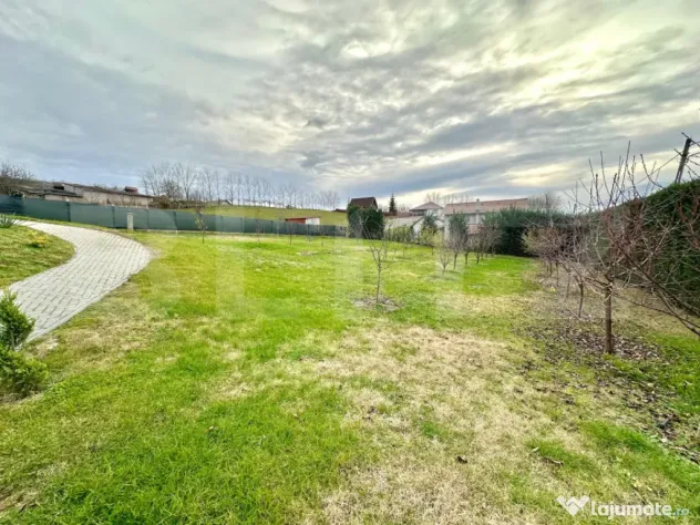 Casă modernă 4 dormitoare, teren de 1591 mp, cu foișor ș