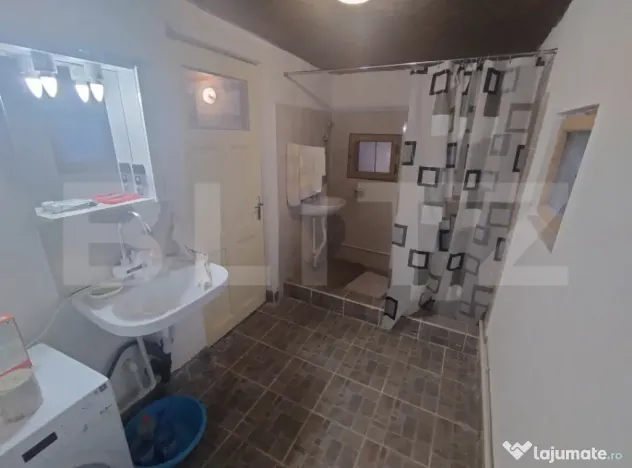 Casa renovata in Piscu Sadovei, 70 mp utili, 2200 mp curte