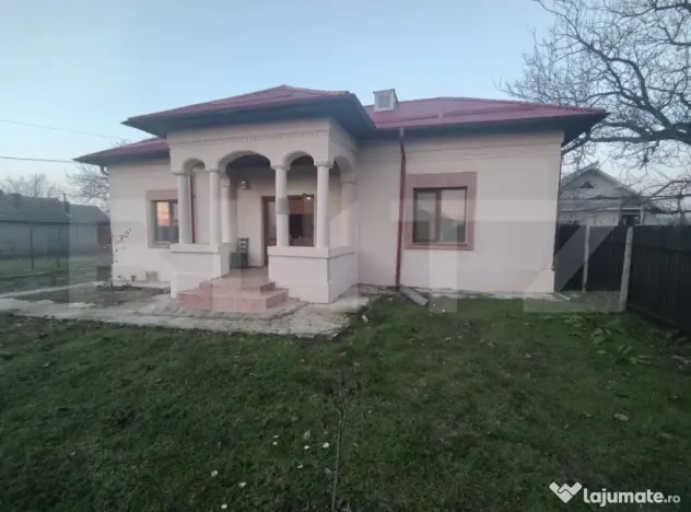Casa renovata in Piscu Sadovei, 70 mp utili, 2200 mp curte