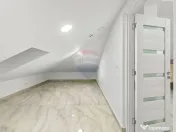 Spațiu comercial de închiriat la mansarda 