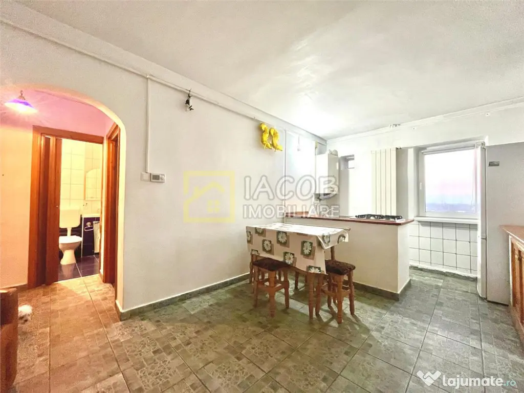 Apartament decomandat, 2 camere, etaj 3, str. Milcov , Bacau