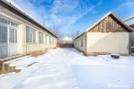 Proprietate cu două case și teren generos, cu toate uti...