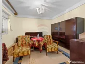 Proprietate cu două case și teren generos, cu toate uti... 