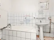 Proprietate cu două case și teren generos, cu toate uti... 