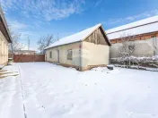 Proprietate cu două case și teren generos, cu toate uti... 