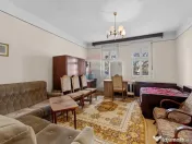 Proprietate cu două case și teren generos, cu toate uti... 