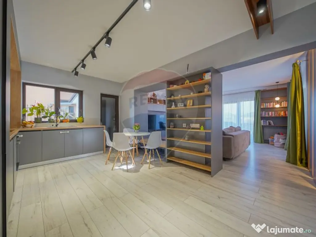 Vilă modernă, cu garaj, panouri și pompă de căldură...