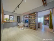 Vilă modernă, cu garaj, panouri și pompă de căldură... 