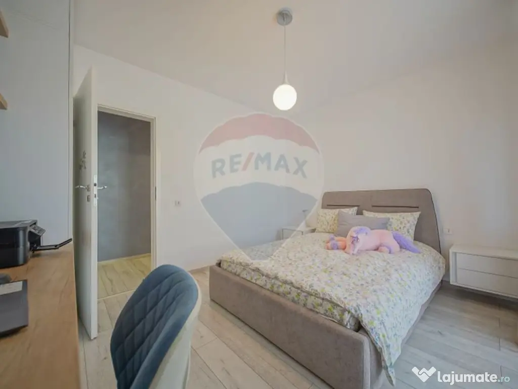 Vilă modernă, cu garaj, panouri și pompă de căldură...