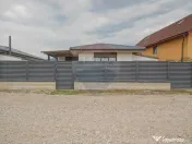 Vilă modernă, cu garaj, panouri și pompă de căldură... 