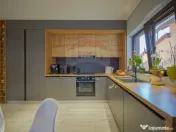 Vilă modernă, cu garaj, panouri și pompă de căldură... 