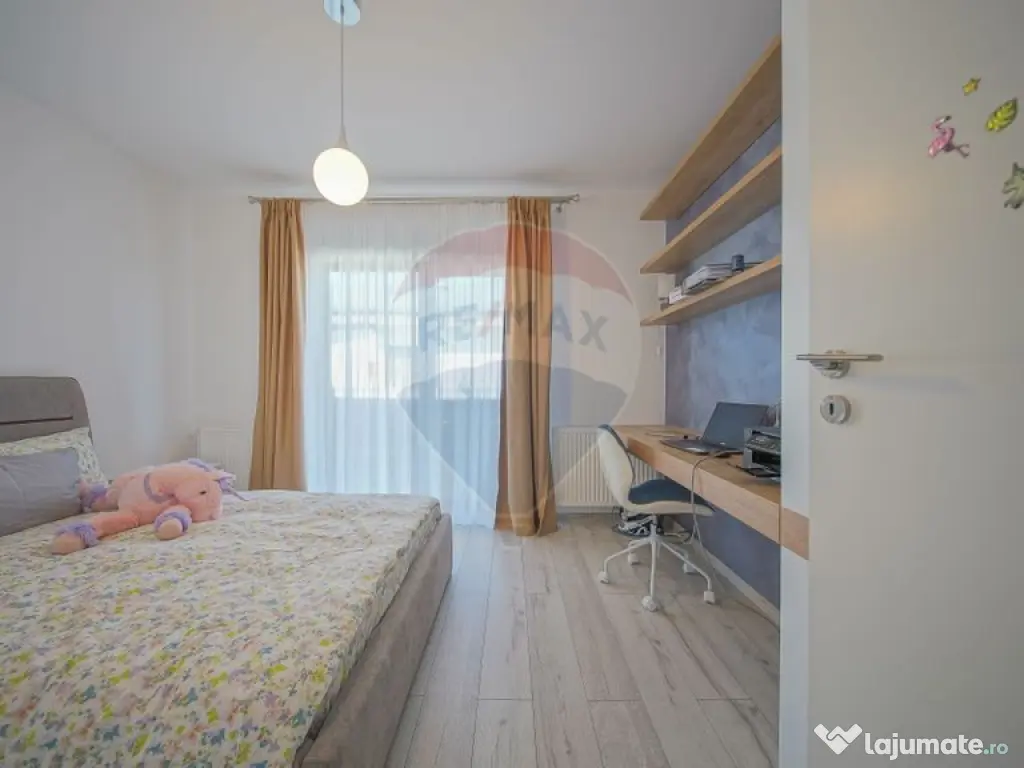 Vilă modernă, cu garaj, panouri și pompă de căldură...