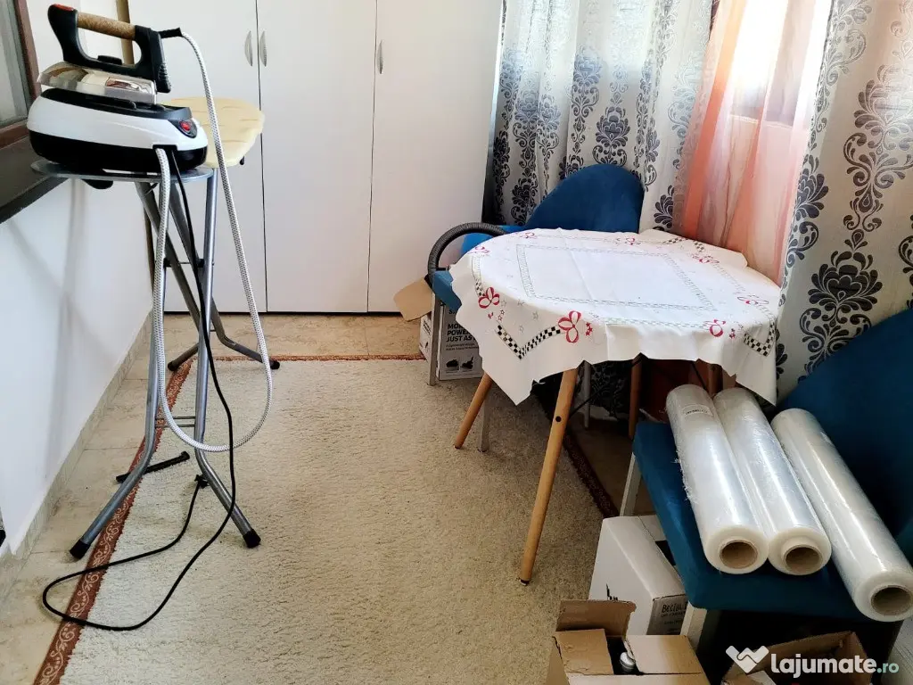 Apartament cu 3 camere decomandat - Zona Tractorul