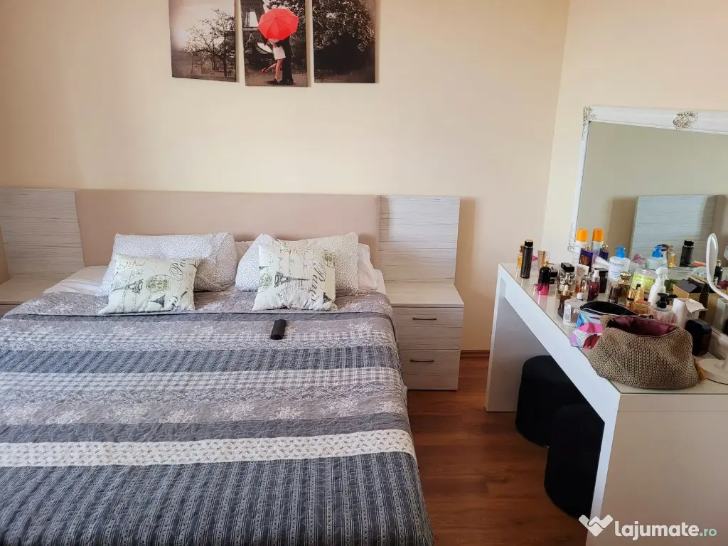 Apartament cu 3 camere decomandat - Zona Tractorul