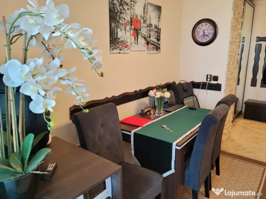 Apartament cu 3 camere decomandat - Zona Tractorul