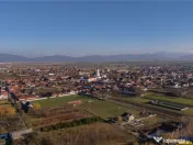 Casa la rosu cu 3 dormitoare, garaj si bransamente utilitati 