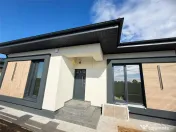 Casa Individuala / 4 Camere / 2 Bai / Teren 370 mp 