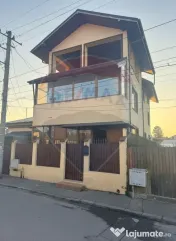 Casă / Vilă cu 5 camere de vânzare în zona Dorobantul 