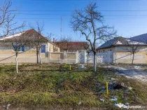 Gospodarie autentică bănățeană, cu teren generos și...