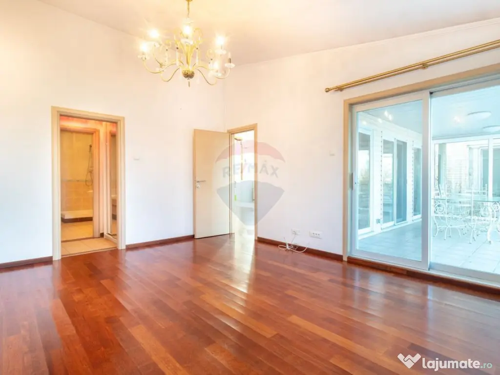 Vanzare Vila 5 camere cu semineu, piscina si priveliste l...