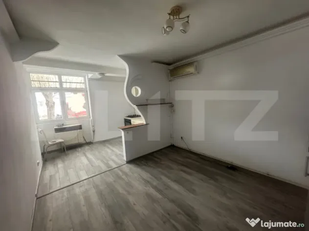 Garsoniera, 23 mp, zona Soarelui