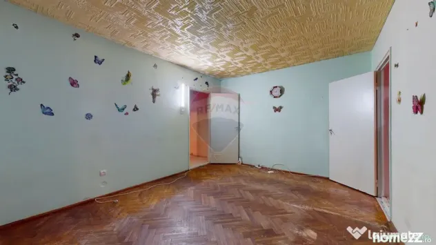 Apartament 3 camere de vânzare, necesită renovare, Săcele