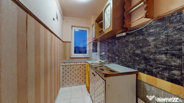 Apartament 3 camere de vânzare, necesită renovare, Săcele