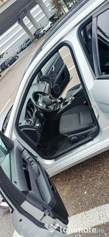 Mercedes Benz C 180 CGI Facelift Blue Efficiency-variante auto 4X4 - Pitesti (Arges)