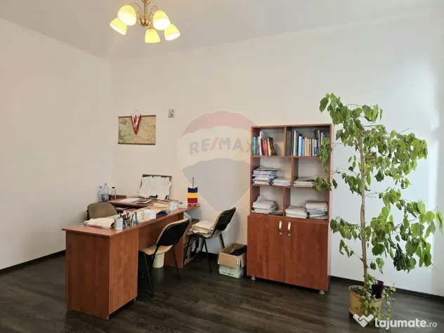 Spațiu birouri de închiriat în zona Central, parcare i...