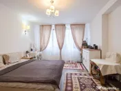 Casă 11 camere cu livadă pe Strada Republicii, Dragomir... 