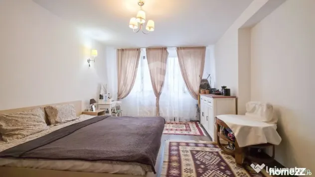 Casă 11 camere cu livadă pe Strada Republicii, Dragomir...