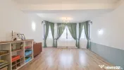 Casă 11 camere cu livadă pe Strada Republicii, Dragomir... 