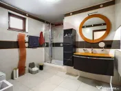 Casă modernă și spațioasă cu piscină,saună și sal... 