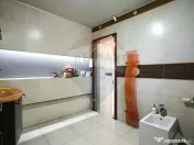 Casă modernă și spațioasă cu piscină,saună și sal... 