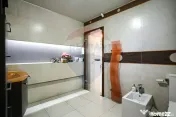 Casă modernă și spațioasă cu piscină,saună și sal... 