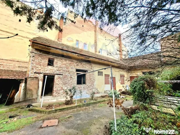 Proprietate centrală Arad, cotă teren mare, acces auto