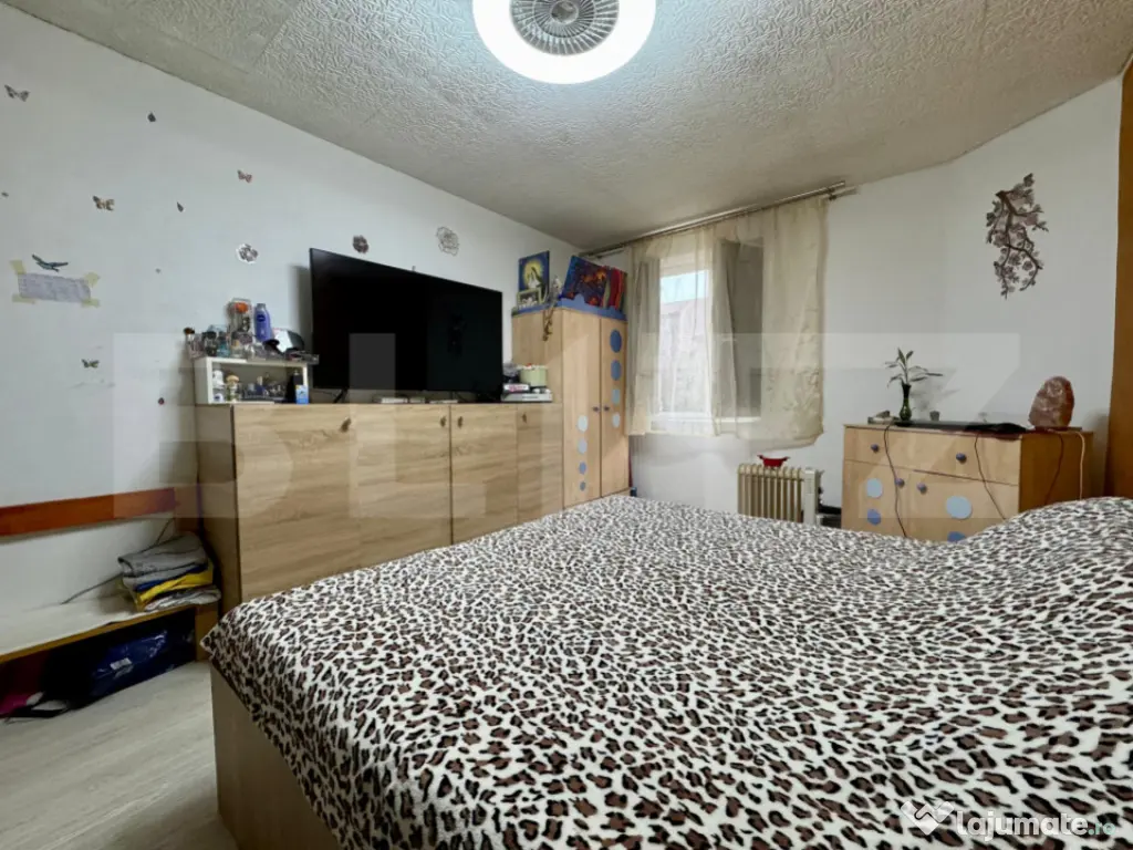 Apartament 2 camere, curte comună - zonă centrală