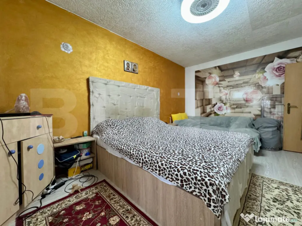 Apartament 2 camere, curte comună - zonă centrală