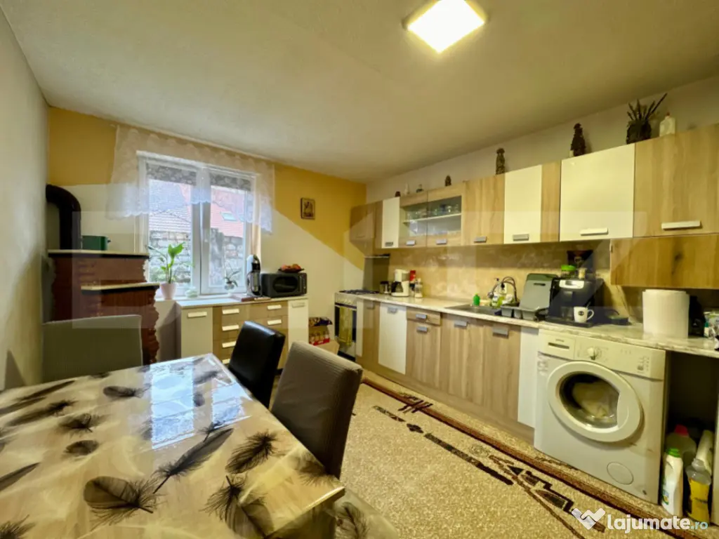 Apartament 2 camere, curte comună - zonă centrală